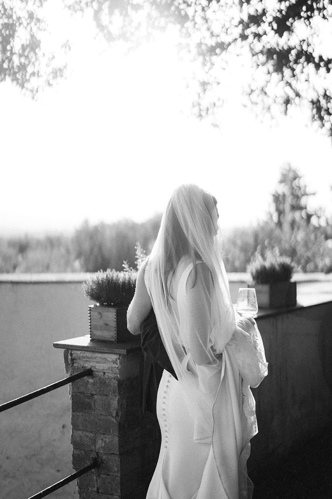 Destination wedding in Tuscany, Italy, photographed by New Zealand and Europe based wedding photographer Meredith Lord